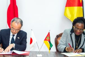 Ministra Verónica Macamo assina Troca de Nota com o Embaixador do Japão em Moçambique