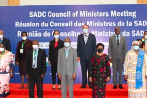 Ministra Verónica Macamo na primeira fila da foto família do Conselho de Ministros da SADC em Lilongwe capital do Malawi
