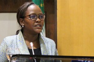 Ministra da Cultura e Turismo Edelvina Materula ao proceder ao lançamento da semana de África