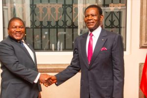 Presidentes Filipe Nyusi e Teodoro Obiang após as conversações oficiais em Malabo
