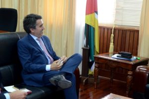 Vice Ministro Manuel Gonçalves no encontro com o Secretário de Estado português Francisco André que visitou Moçambique de 18 a 22 de Junho