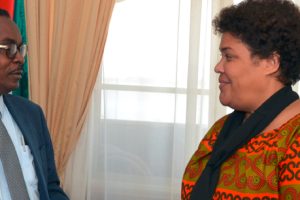Vice-Ministra Mondlane recebe cartas figuradas de embaixadores