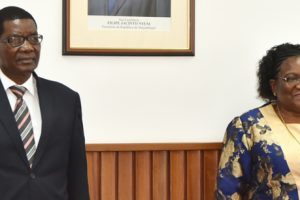 Ministra Verónica Macamo na audiência de cortesia que concedeu ao Representante Especial da Missão da Força de Estado de Alerta da SADC para Moçambique