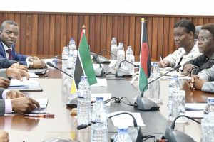 Conversações oficiais entre o Ministro José Pacheco e o Ministro dos Negócios Estrangeiros e Cooperação do Malawi, Emmanuel Fabiano