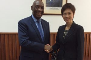 Ministro Baloi e a Ministra singapuriana Josephine Teo