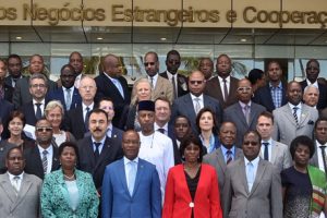 Ministro José Pacheco na foto de família, na cerimónia de lançamento das celabrações do Dia de África