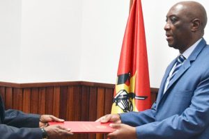 Ministro Baloi desafia o novo director do INACE a trazer resultados