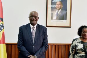 Ministra Verónica Macamo na audiência que concedida ao Director Regional para África Austral e Oriental da UNICEF, Mohamed Fall