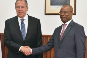 Ministro José Pacheco sauda o Ministro dos Negócios Estrangeiros da Rússia, Serguei Lavrov