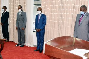 Ministra Veronica Macamo Dlhovo a conferir posse aos directores da DEPI e DAO