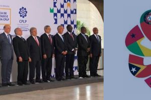 O Ministro Baloi, o primeiro contando da esquerda para à direita, na foto de família em Brasília, Basil, na Cimeira dos Chefes de Estado e de Governo da CPLP