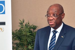 Ministro Baloi na conferência de imprensa sobre a realização da Reunião Ministarial TICAD, em Maputo