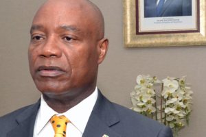 Ministro José Pacheco na conferência de imprensa sobre a participação de Moçambique na Cimeira da União Africana em Adis Abeba