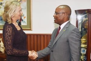 Ministro José Pacheco e a Vice-Ministra para Cooperação Internacional do Reino dos Paises Baixos