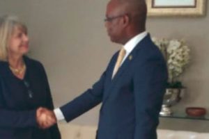 Ministro Pacheco aborda fortalecimento da cooperação económica com a Ministra Britânica para África