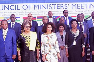 Ve-sê o Ministro José Pacheco no centro, na segunda fila, na foto de família do Conselho de Ministros da SADC, em Pretória