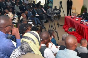 Uma das imagens que ilustra a palestra do Ministro Baloi aos estudantes e docentes do ISRI