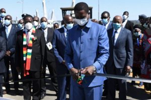 Presidente Nyusi testemunha a inauguração da Ponte de Kazungula, que liga a Zâmbia e o Botswana