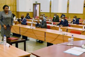 Ministra Verónica Macamo ao conferir posse a Directora Adjunta da DEPI, Fernanda Lichale