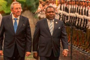 Presidente Filipe Nyusi é recebido, em Havana, pelo Presidente de Cuba, Raúl Castro