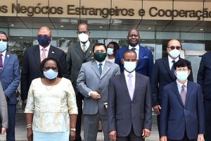 Ministra Dhlovo manifesta desejo de consolidar relações com diplomátas da Ásia e Oceânia