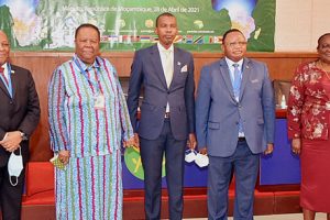 Foto família da Reunião Extraordinária do Comité Ministerial do Orgão da SADC - mais Moçambique