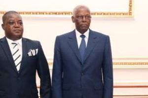 Embaixador Santos Álvaro na apresentação de cartas credenciais, em Luanda