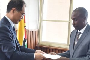 Secretário Permanente do Ministério dos Negócios Estrangeiros e Cooperação recebe cartas figuradas