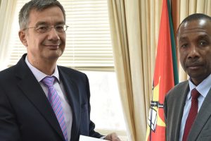 Secretário-Permanente José Nhalungo recebe cartas figuradas