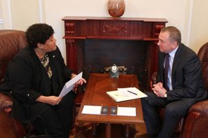 Vice-Ministra Mondlane reunida em Minsk com o Ministro Dos Negócios Estrangeiros da Bielorrússia